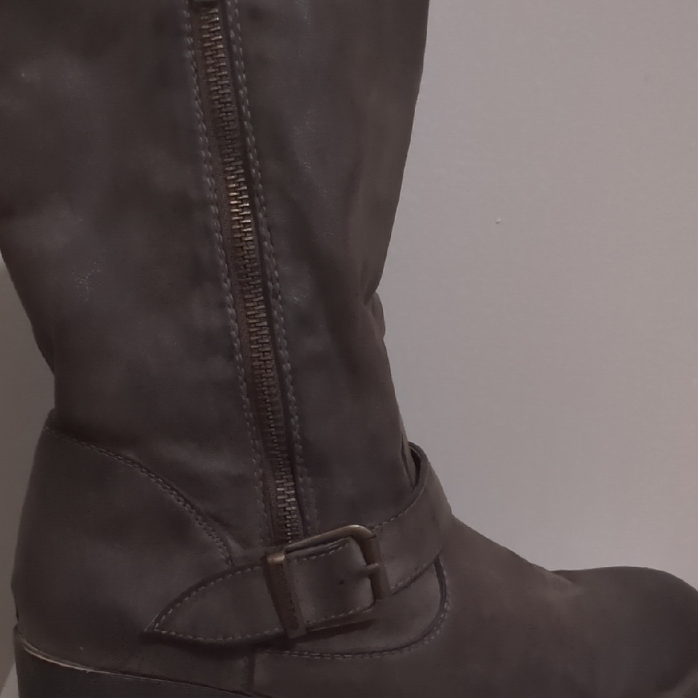 Rocket Dog Brown Heeled Boots with Timeless Design